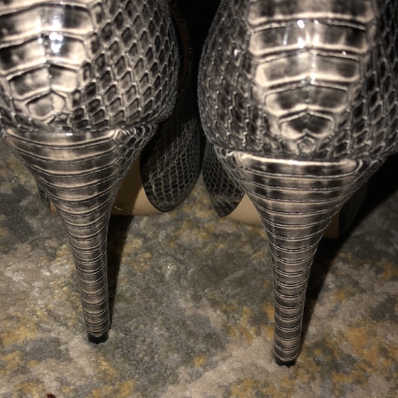 Heels - Picture 5 of 5